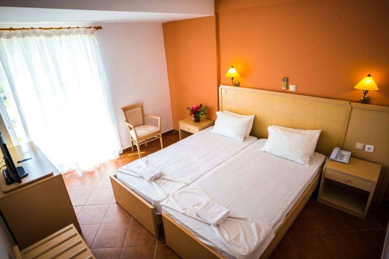Three Stars Beach Hotel Moraitika Exteriör bild