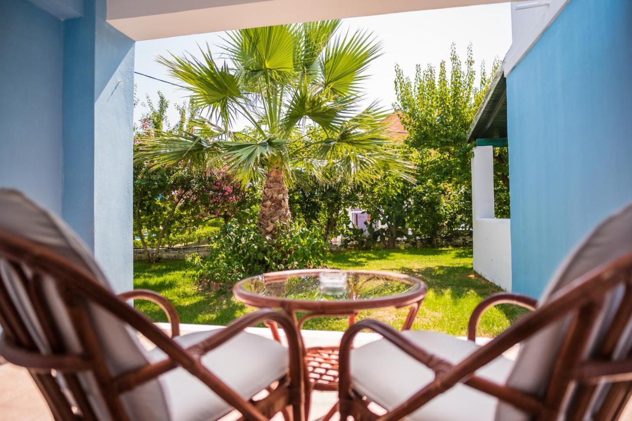 Three Stars Beach Hotel Moraitika Rum bild